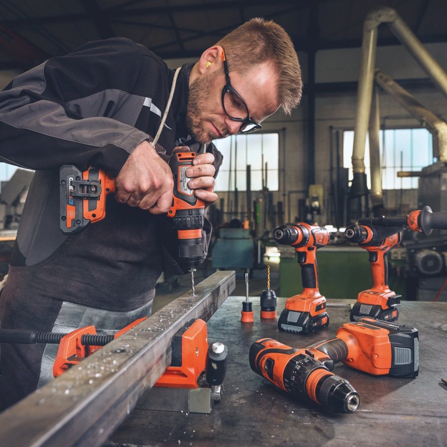 Tools and Equipment p drills & drivers 008